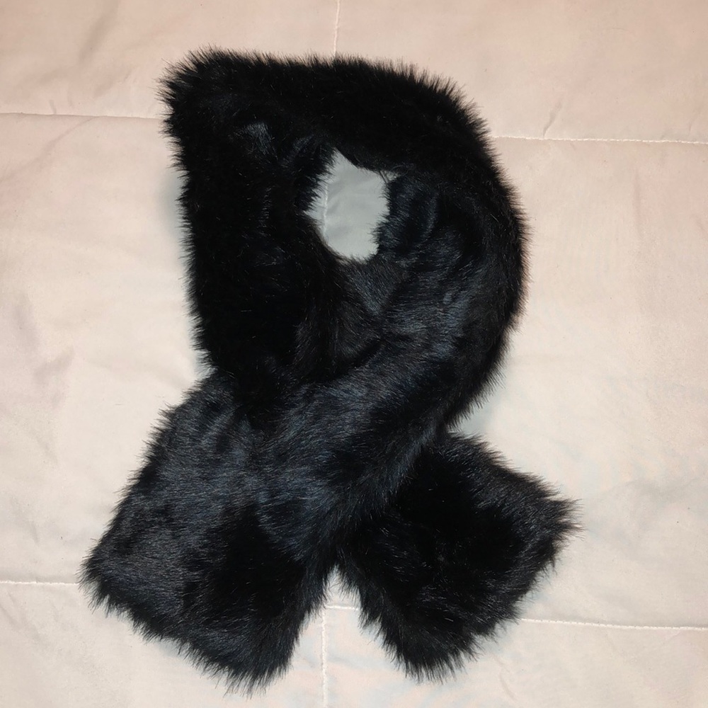 Black faux fur scarf